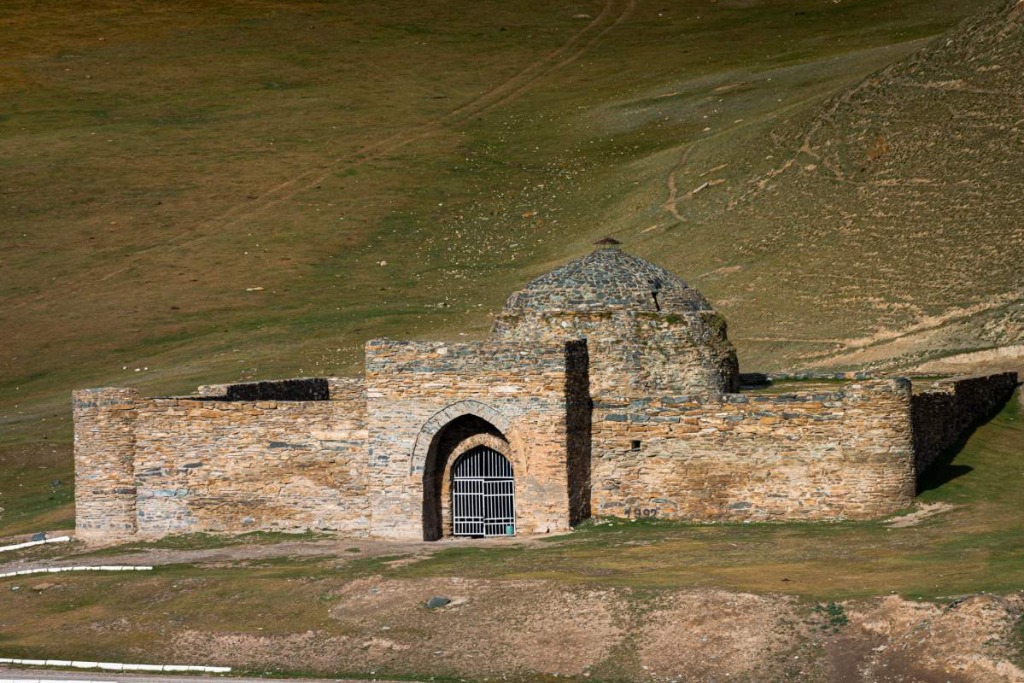Озеро Сон-Куль, рассвет
